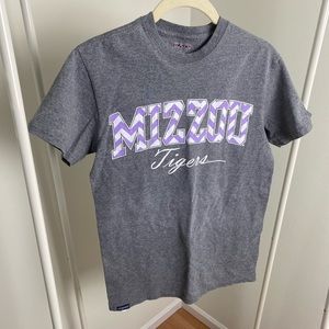Mizzou Tigers Gray T-Shirt with Purple Chevron | Size Small